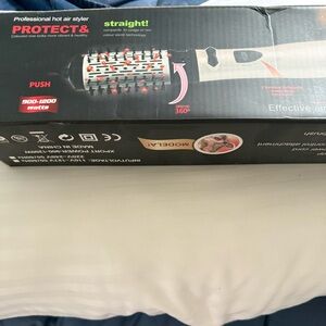 Rotating brush hair dryer